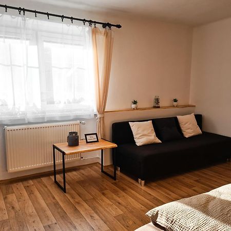 Apartman Pod Ledovcem Appartement Mladé Buky Buitenkant foto