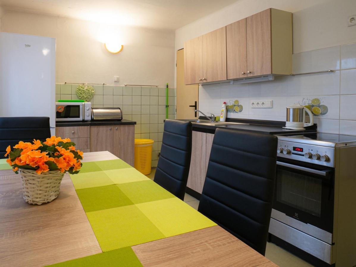 Apartman Pod Ledovcem Appartement Mladé Buky Buitenkant foto