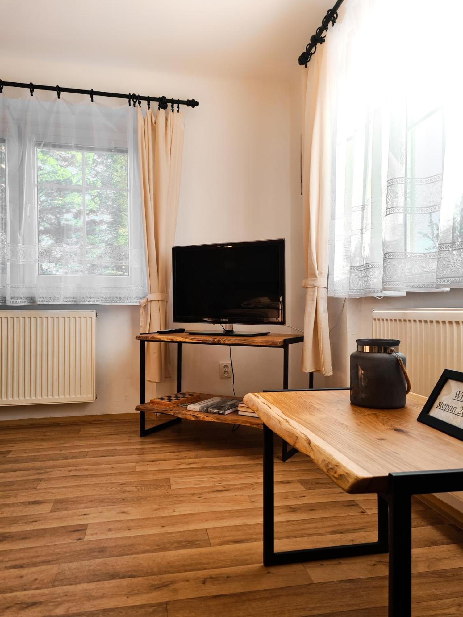 Apartman Pod Ledovcem Appartement Mladé Buky Buitenkant foto